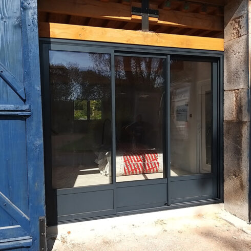 Menuisier poseur de baie vitrée en aluminium