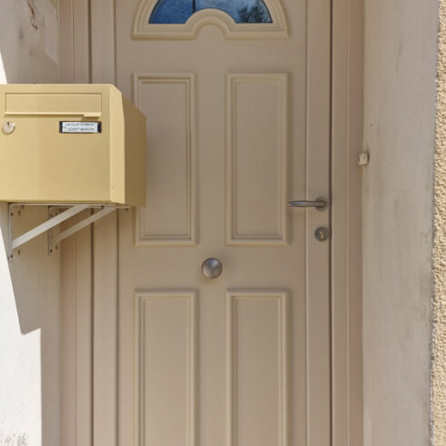 Sécuribaie et cuisine installe vos portes d'entrées ou portes intérieures dans l'Avallonnais