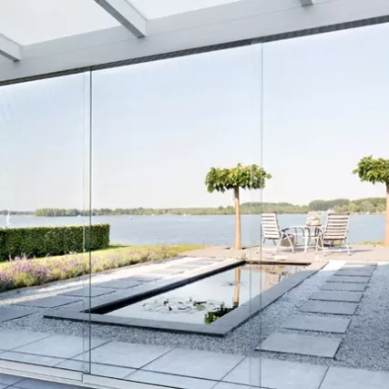 abris de terrasse avec des coulissant en verre à Avallon