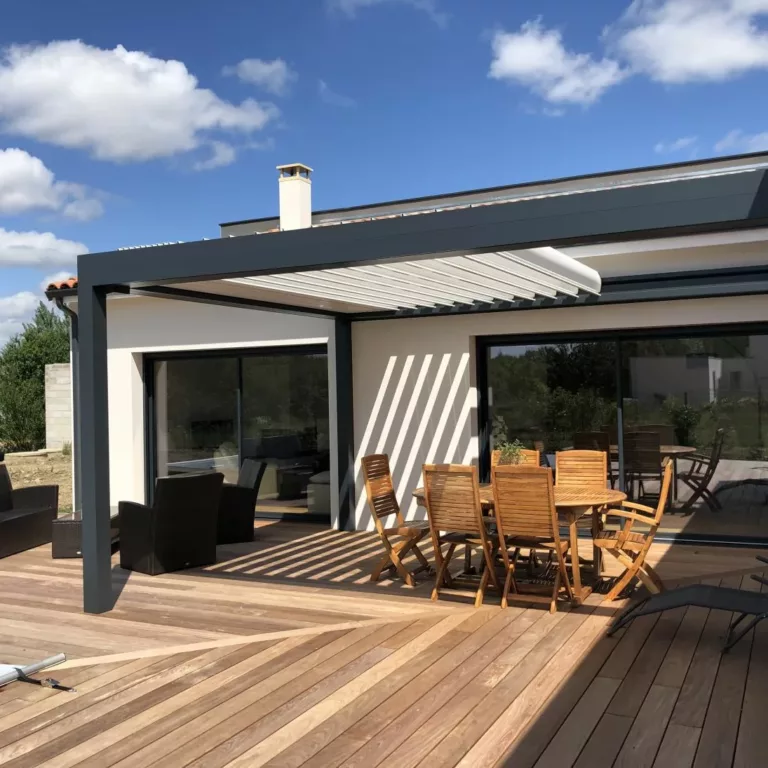 Pergola bioclimatique installé sur une terrasse à Avallon - Élégance et durabilité