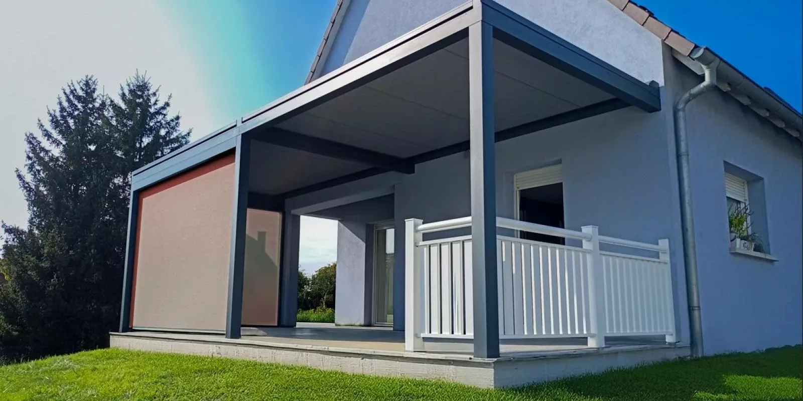 Pergola aluminium installée sur une terrasse à Tonnerre, sans entretien