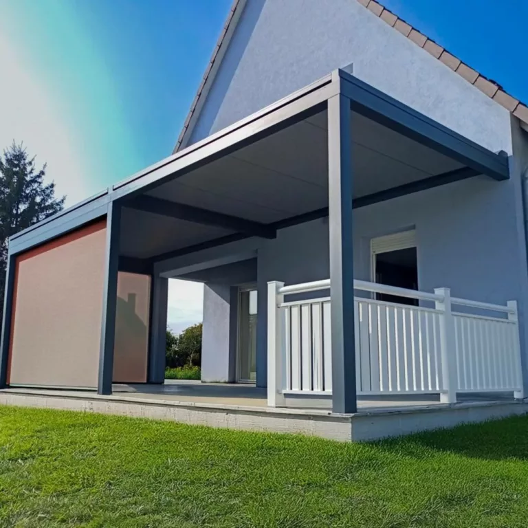 Pergola aluminium installée sur une terrasse à Tonnerre, sans entretien