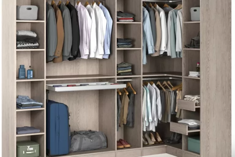 Voici la pose d'un dressing en L sur mesure